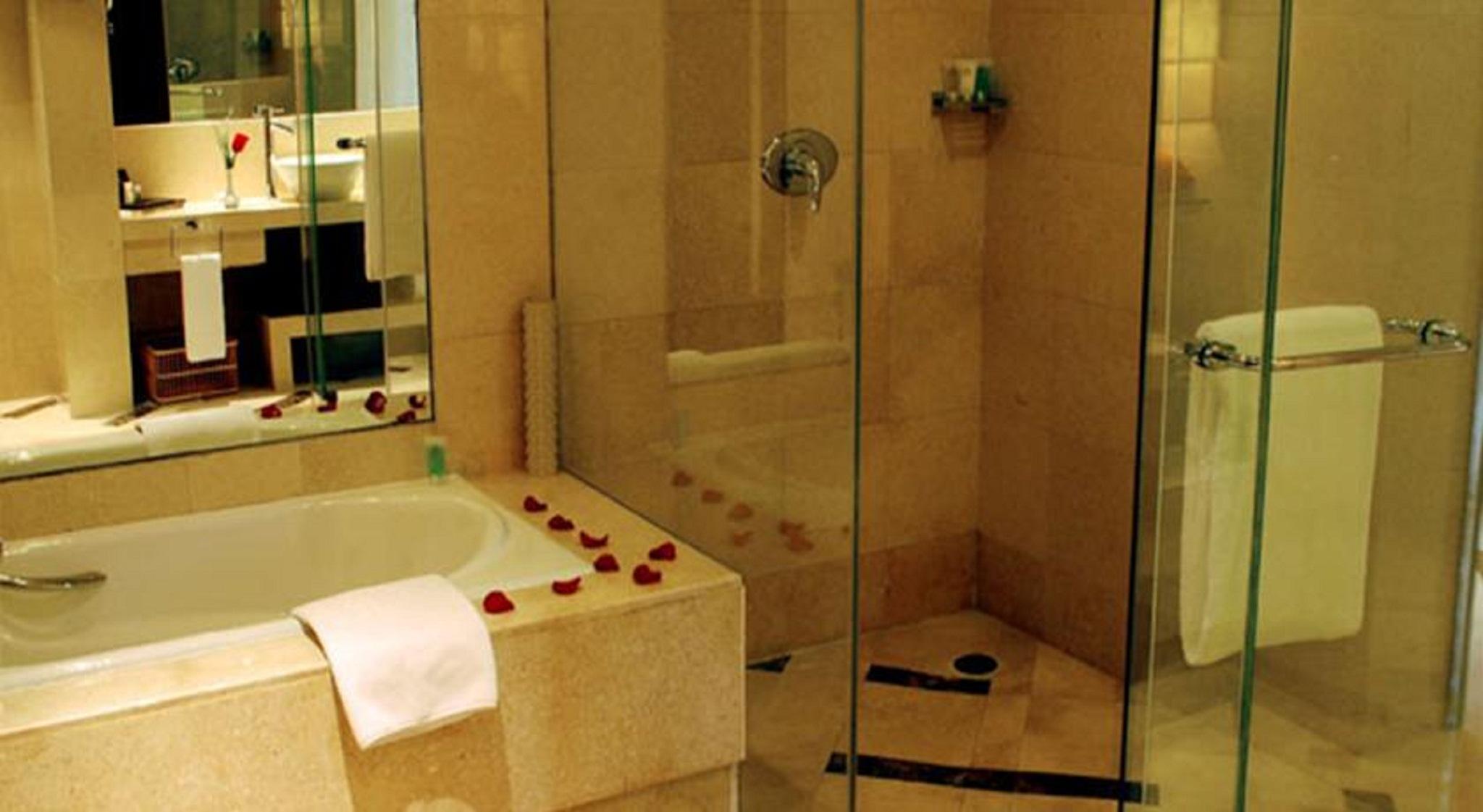 Beijing Kuntai Royal Hotel Exterior photo