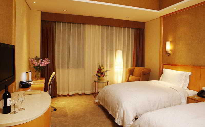 Beijing Kuntai Royal Hotel Exterior photo
