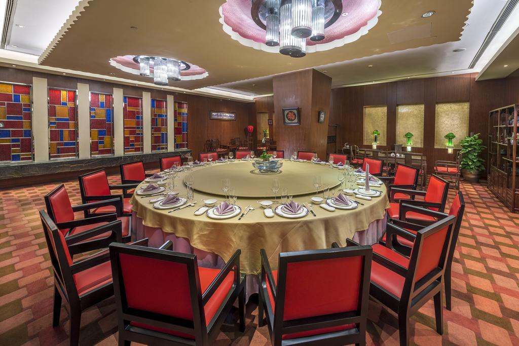 Beijing Kuntai Royal Hotel Exterior photo