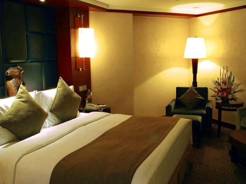 Beijing Kuntai Royal Hotel Exterior photo