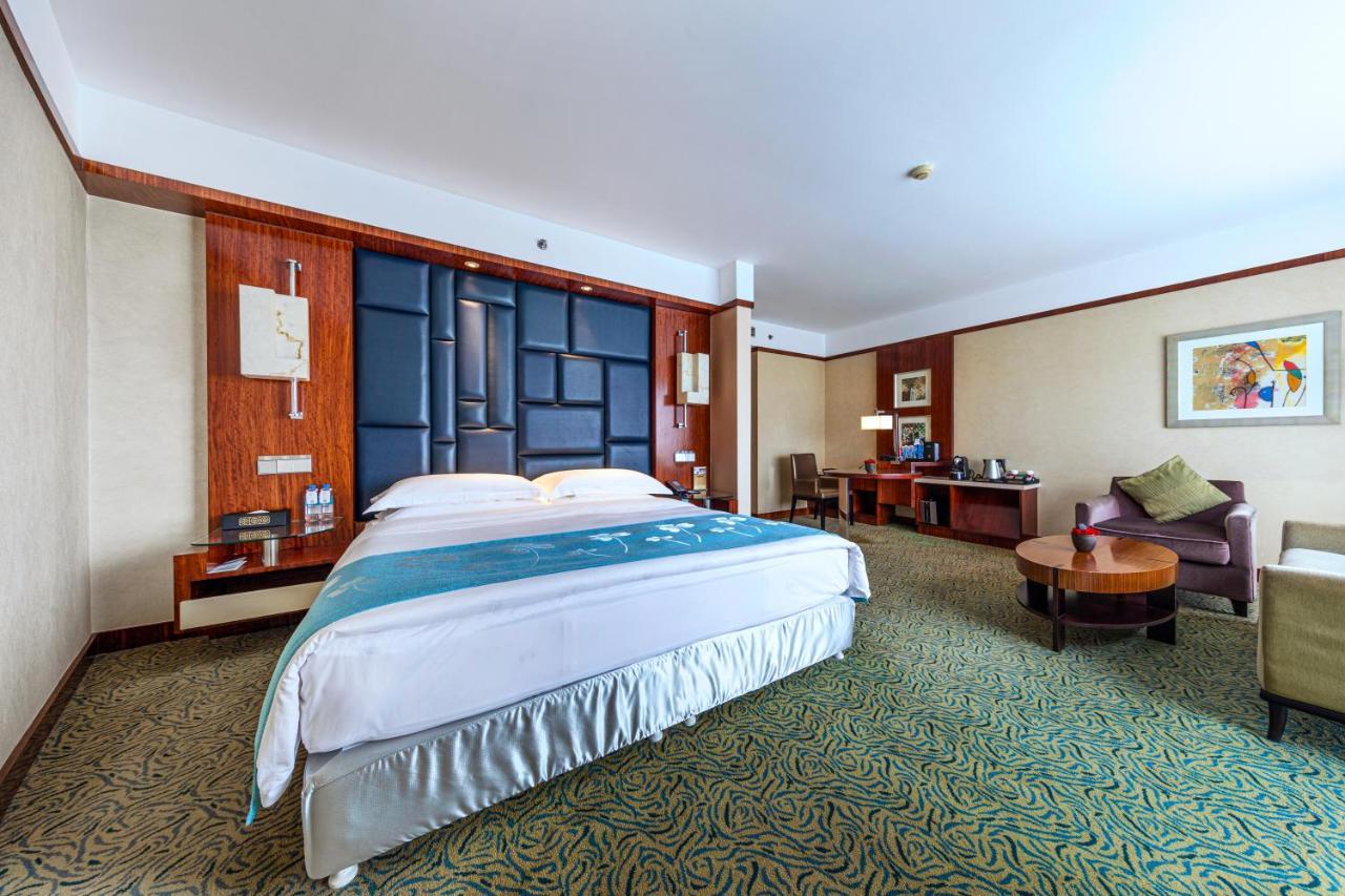 Beijing Kuntai Royal Hotel Exterior photo