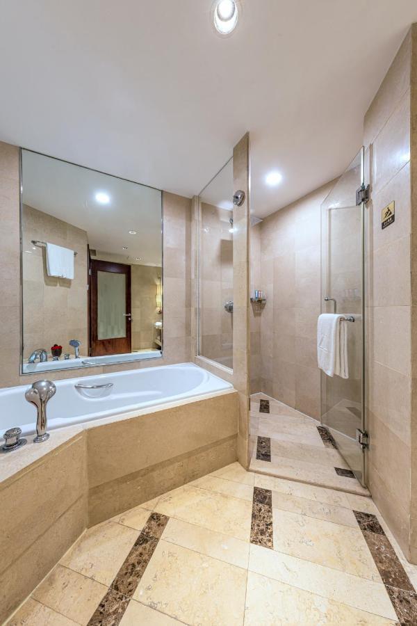 Beijing Kuntai Royal Hotel Exterior photo