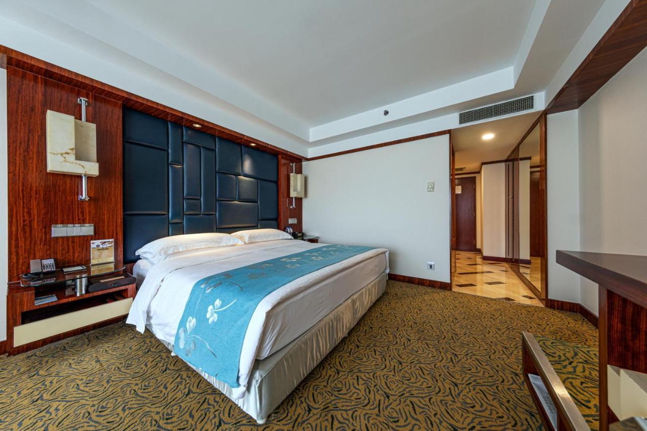 Beijing Kuntai Royal Hotel Exterior photo
