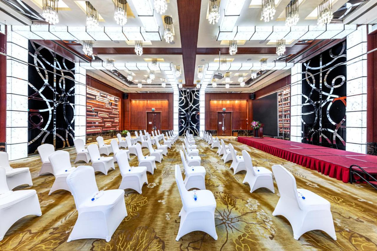 Beijing Kuntai Royal Hotel Exterior photo