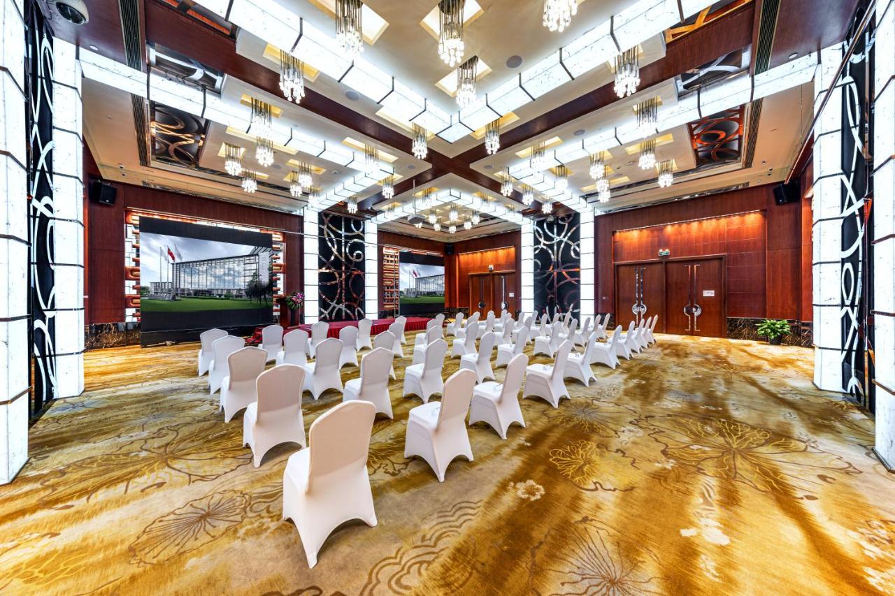 Beijing Kuntai Royal Hotel Exterior photo